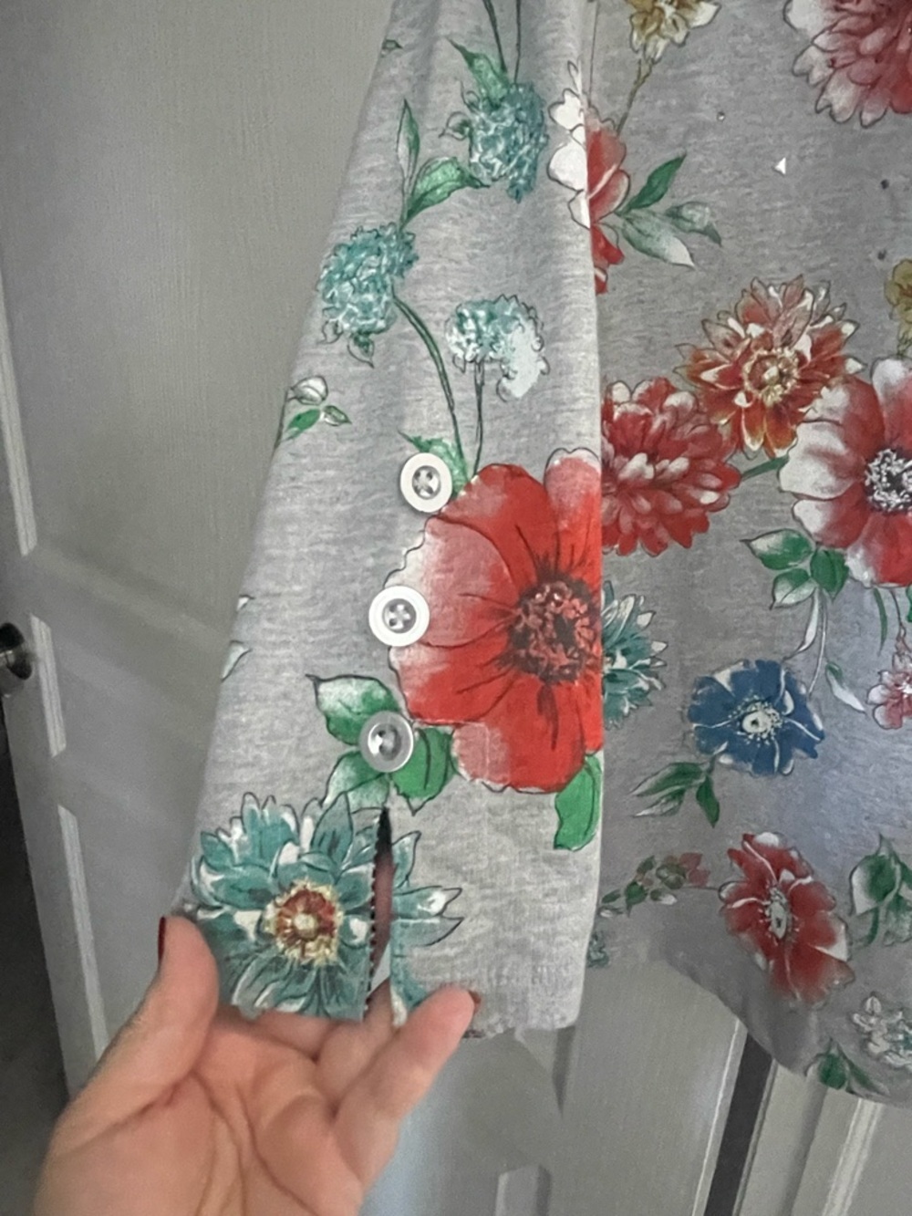 Gray Floral V-Neck Embellished Women’s 2X Top - Picture 3 of 6